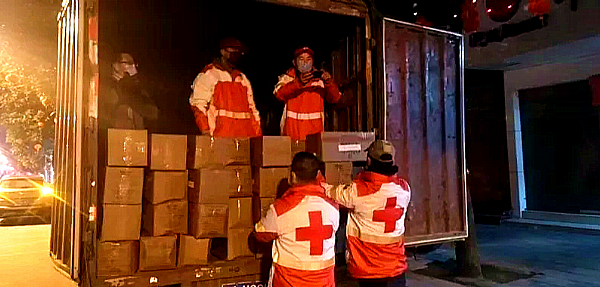 Kstar fait don d'argent, de masques et d'onduleurs pour lutter contre le coronavirus.